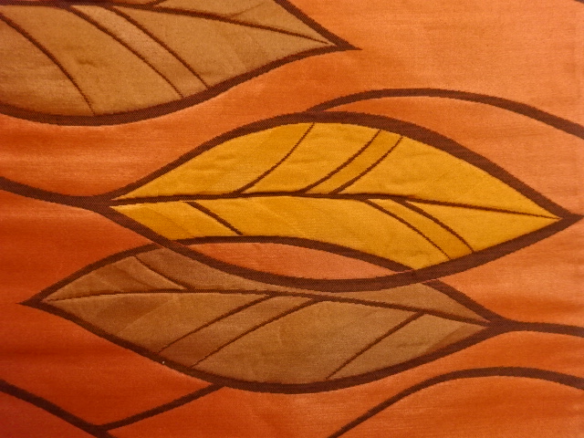  葉模様織出し洒落袋帯